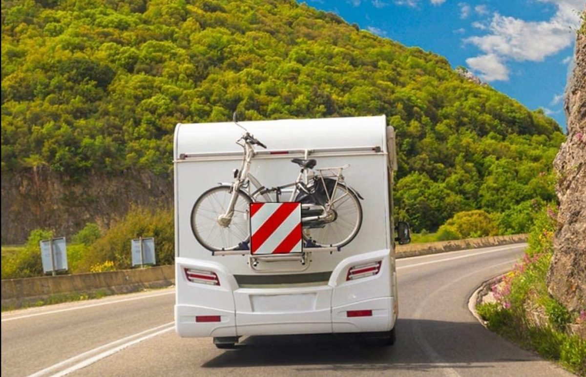 Warntafel für Fahrradträger ist Pflicht in Italien & Spanien